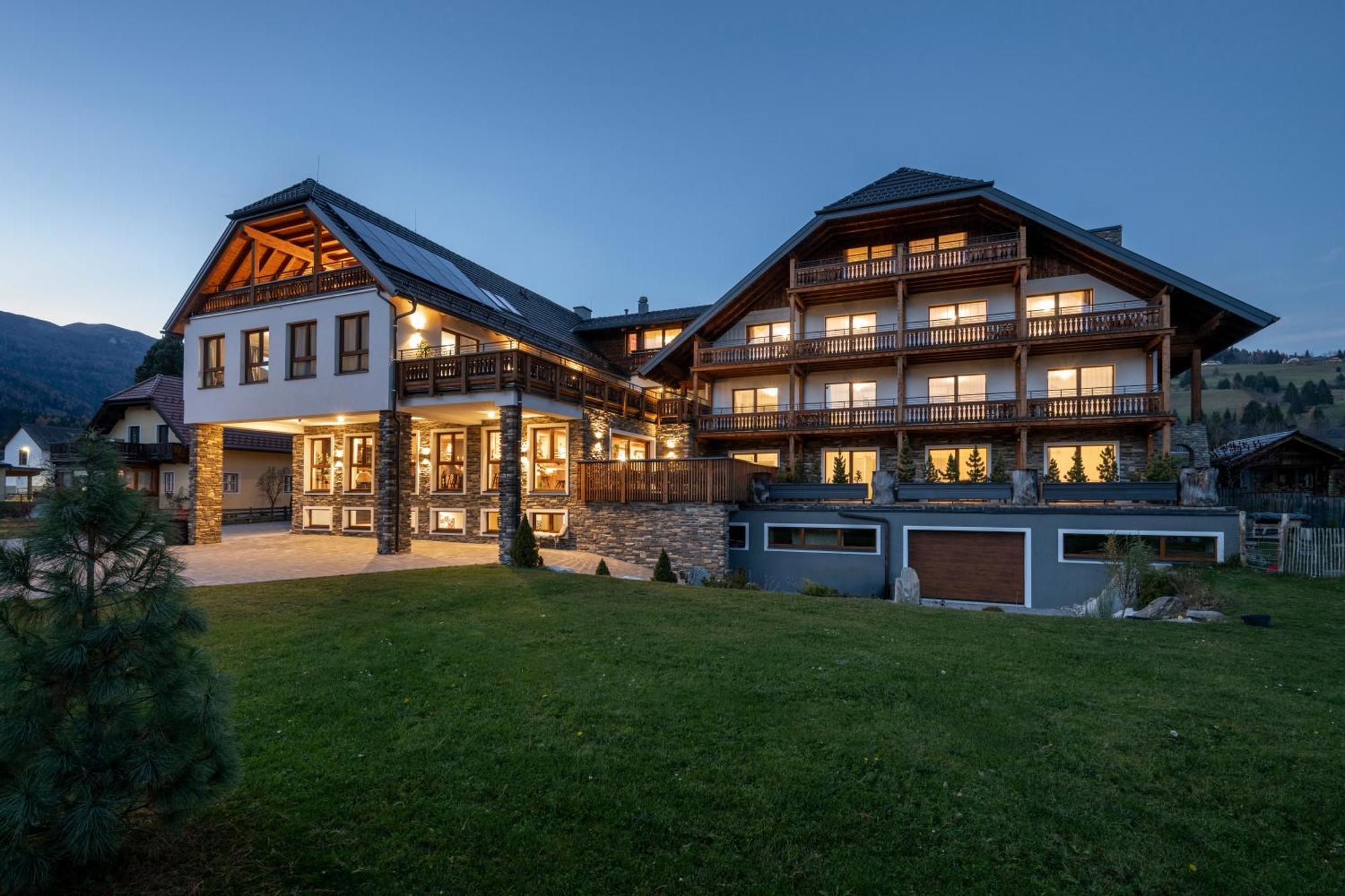 Hotel Haus Lungau マウテルンドルフ エクステリア 写真